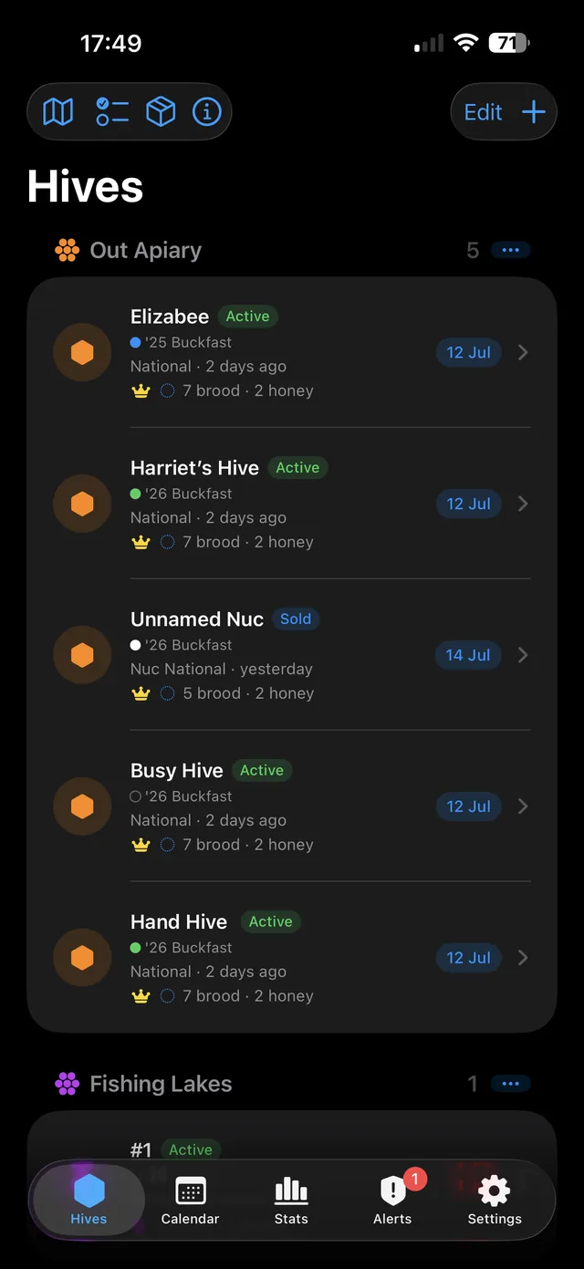 Hives list showing colonies grouped by apiary